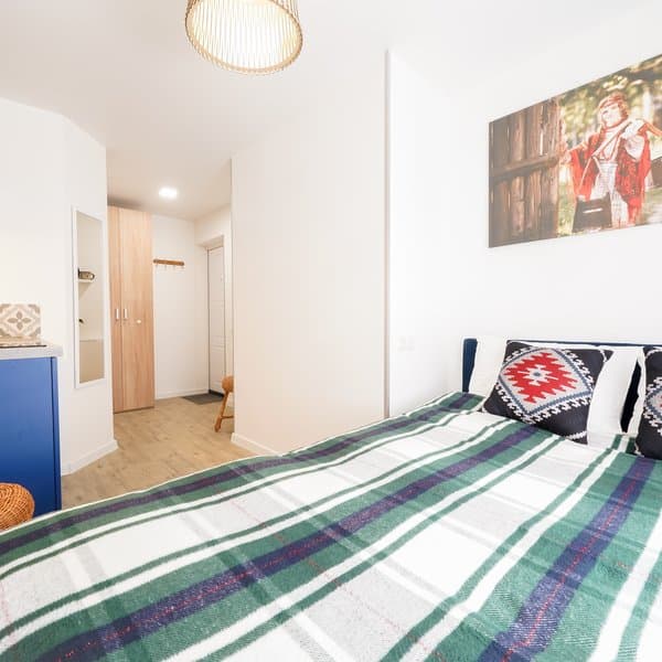 вул. Джона Маккейна, 35Б, кв. 2 (студія 4)