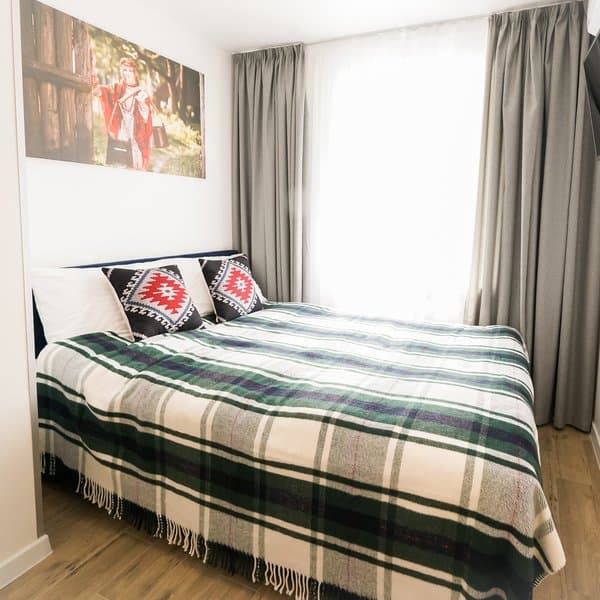 вул. Джона Маккейна, 35Б, кв. 2 (студія 4)