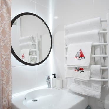 вул. Джона Маккейна, 35Б, кв.1 (студія 5)