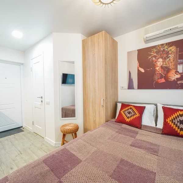 вул. Джона Маккейна, 35Б, кв.1 (студія 6)