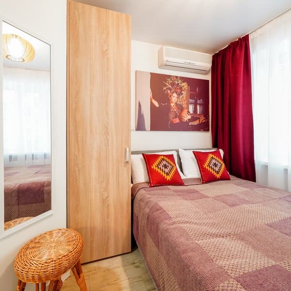 вул. Джона Маккейна, 35Б, кв.1 (студія 6)