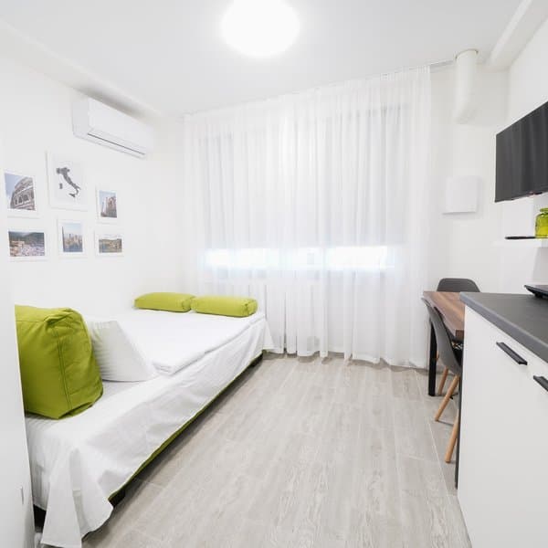 вул. Шолом-Алейхема, 1, кв. 148 (студія 3)