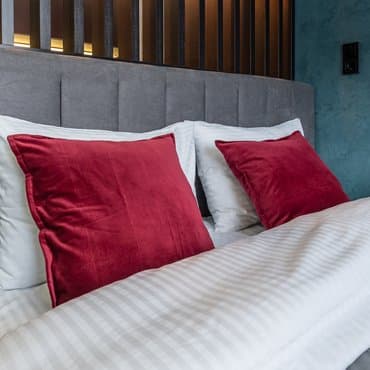 вул. Набережно-Рибальська, 27, кв. 13 (студія 2)