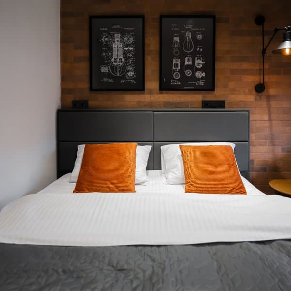 вул. Братиславська, 4, кв. 111 (студія 2)