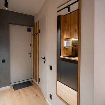 вул. Братиславська, 4, кв. 111 (студія 2)