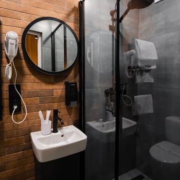 вул. Братиславська, 4, кв. 111 (студія 2)