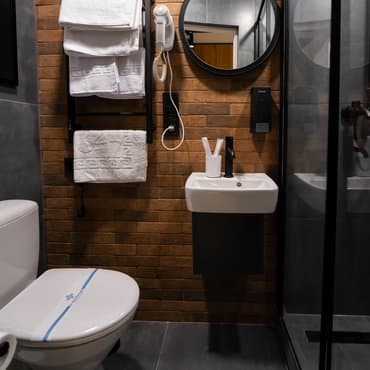 вул. Братиславська, 4, кв. 111 (студія 2)