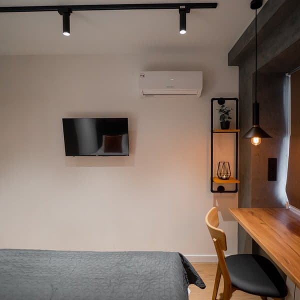 вул. Братиславська, 4, кв. 111 (студія 1)