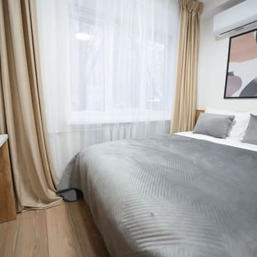 вул. Лаврська 4, кв. 161 (студія 3)