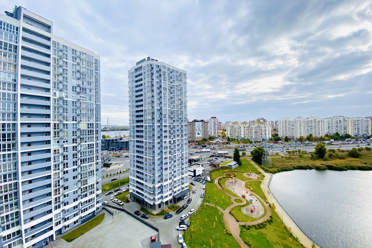 вул. Ревуцького, 40В, кв. 750 (студія 2)